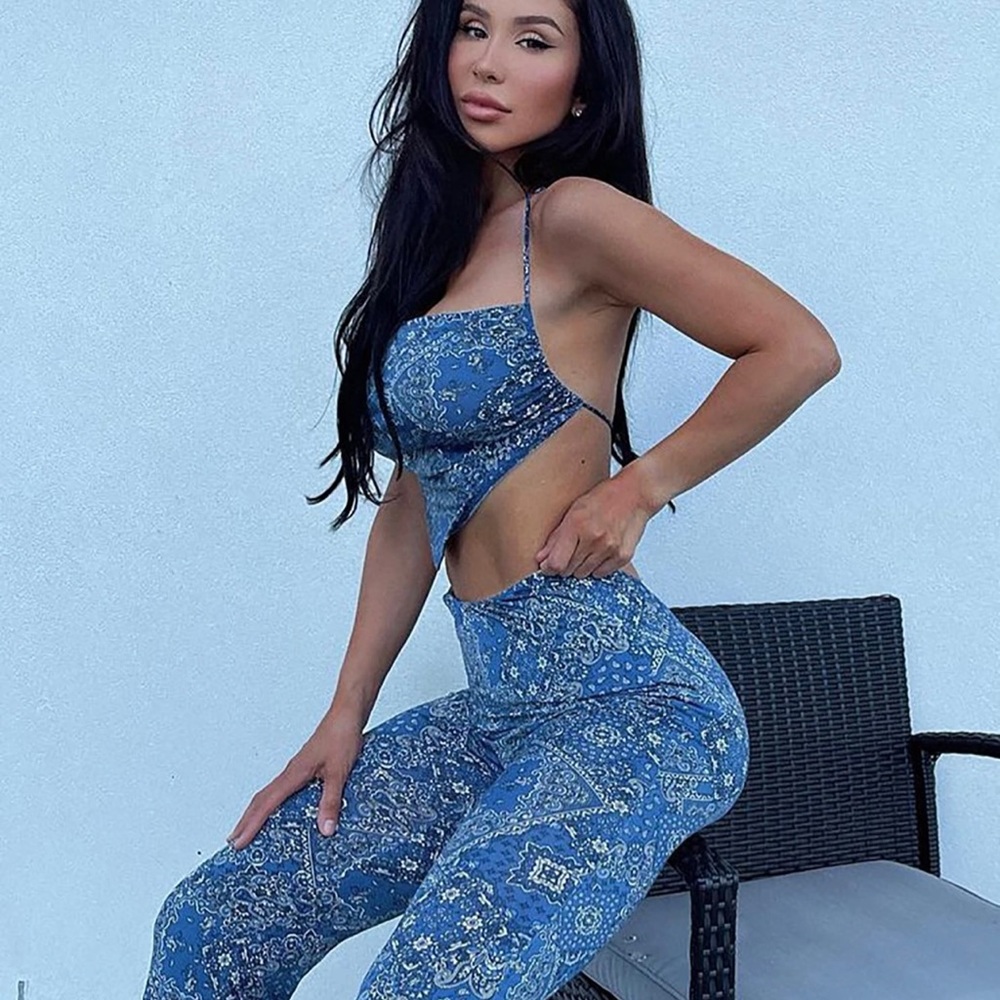 2 piece set from fashion nova NWOT size medium very flattering on the body